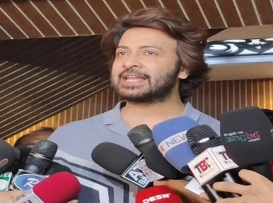 Actor Shakib Khan in DB office with fraud case against producer