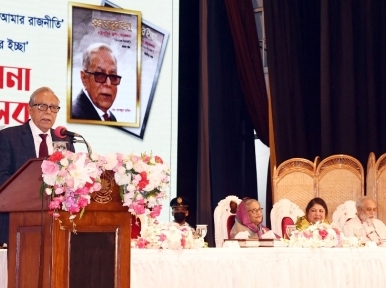 President calls upon to present correct history of Liberation War to new generation
