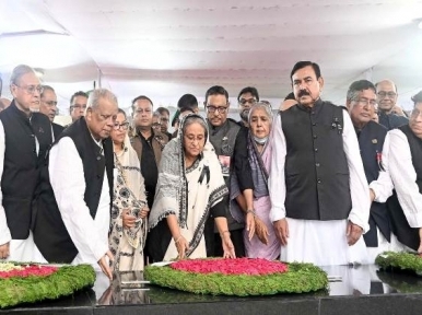 Prime Minister pays tribute at Bangabandhu's tomb in Tungipara