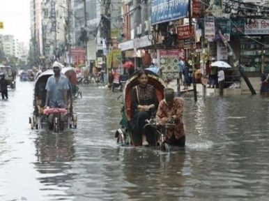 রাজধানীর অলিগলিতে হাঁটু পানি, ঈদের আনন্দ মাটি