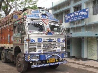 অবশেষে সোনামসজিদ ও হিলি স্থলবন্দর দিয়ে পেঁয়াজ আমদানি শুরু