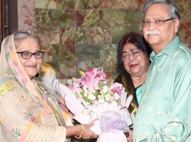 Sheikh Hasina visits Bangabhavan, meets President