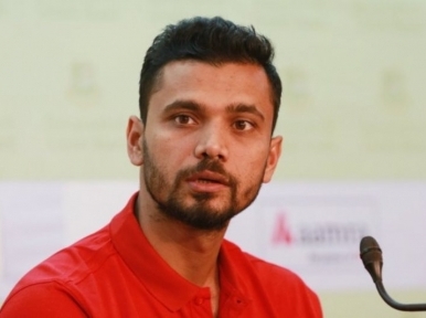 Mashrafe becomes a lifetime member of MCC