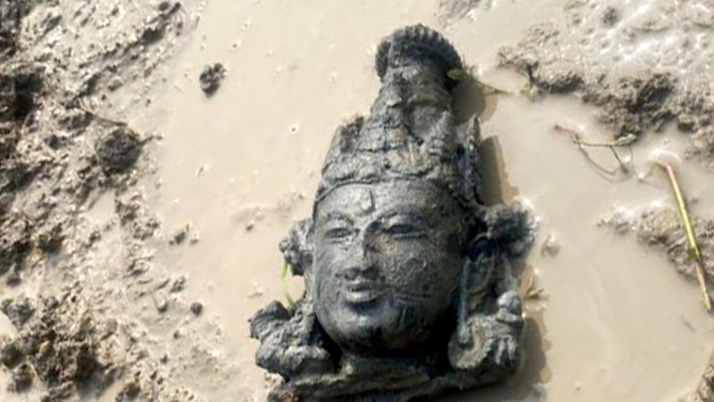 Munshiganj: Ancient idol recovered from Raja Ballal Sen's Dighi