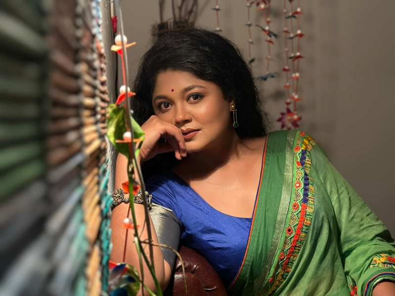 Mousumi Hamid is waiting for a tall groom Mousumi Hamid is waiting for a tall groom