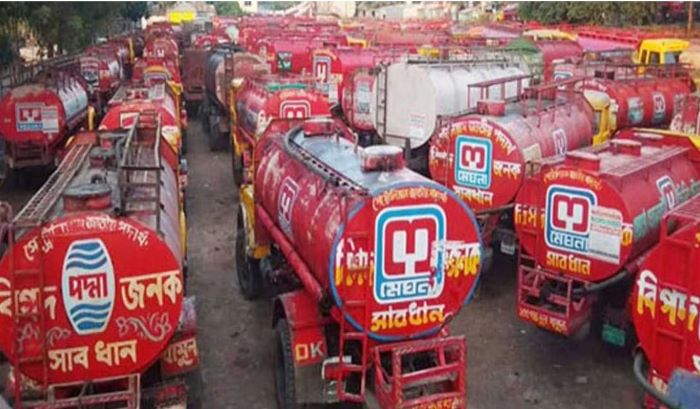 Indefinite strike of fuel traders begins