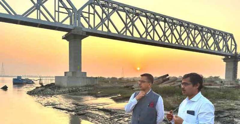 Indian High Commissioner inspects Rupsa Rail Bridge