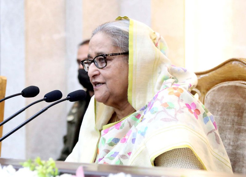 PM calls upon DCs to dedicate themselves to the service of the people PM calls upon DCs to dedicate themselves to the service of the people