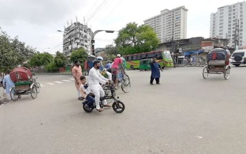 Eid: Dhaka still empty, people still leaving for ancestral home