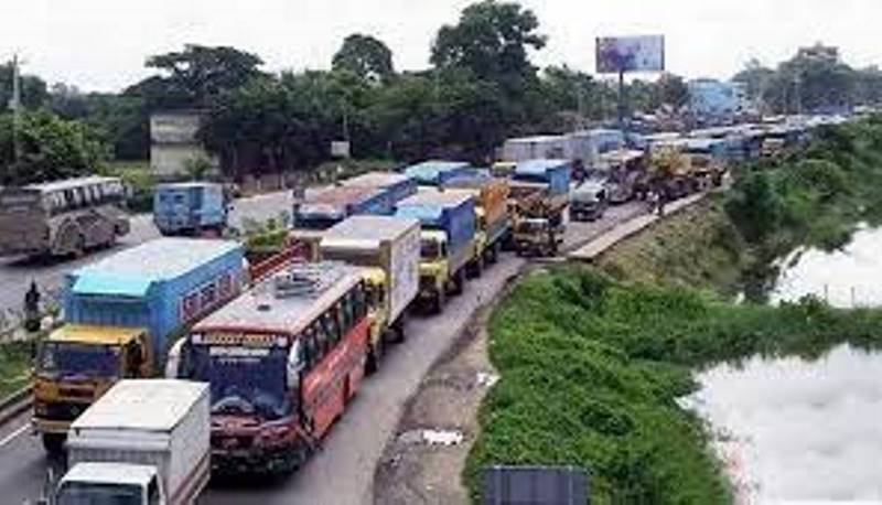Pressure of home-bound people increased on Dhaka-Chittagong highway