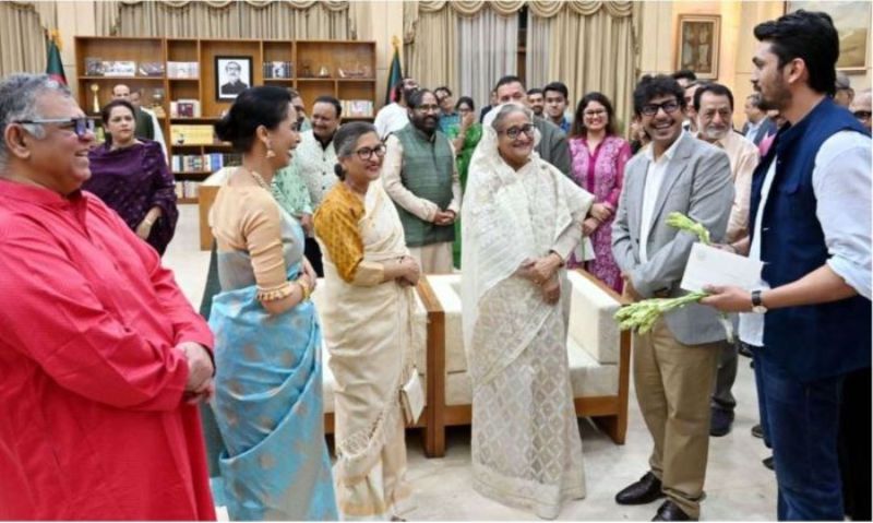 Prime Minister Hasina hosts dinner in honor of artists and crew of 'Mujib: The Making of a Nation'