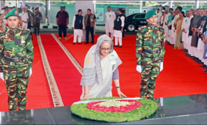 বঙ্গবন্ধুর প্রতিকৃতিতে প্রধানমন্ত্রী শেখ হাসিনা শ্রদ্ধা জানালেন