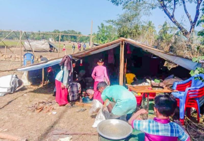 4,500 Rohingyas staying at Zero Line take refuge inside Bangladesh 4,500 Rohingyas staying at Zero Line take refuge inside Bangladesh