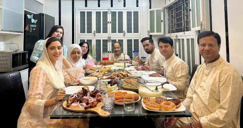 Bidya Sinha Mim and family take part in Iftar, send a message of harmony