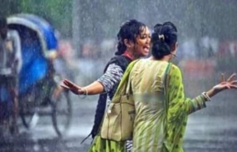 Temperature dips as rains lashes Dhaka Temperature dips as rains lashes Dhaka