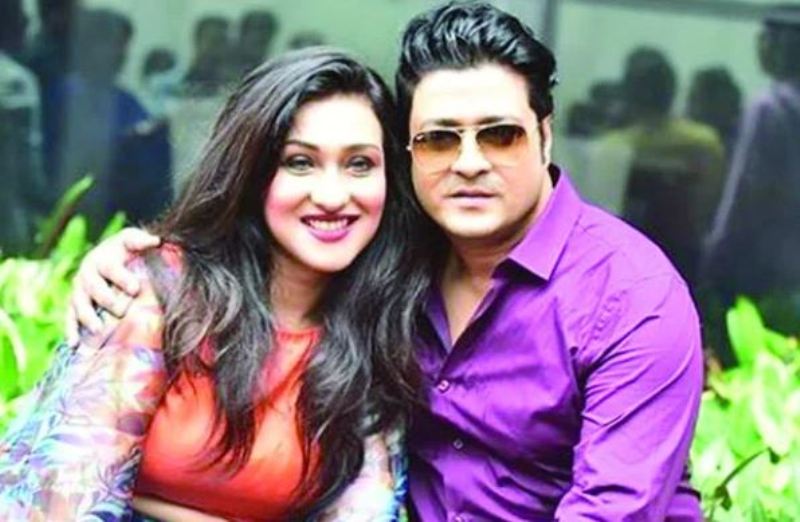 Rituparna visits Dhaka, becomes Ferdous' guest