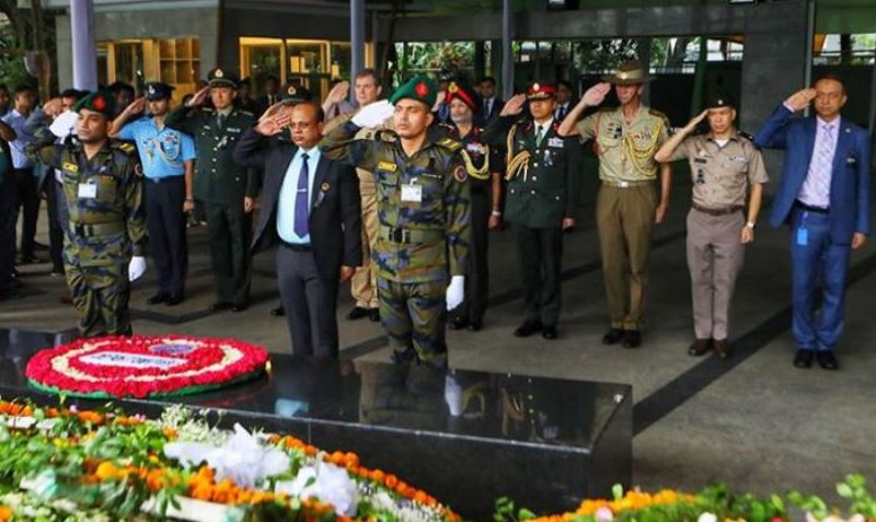 যুক্তরাষ্ট্রসহ ৮ দেশের সামরিক উপদেষ্টাদের শ্রদ্ধা নিবেদন যুক্তরাষ্ট্রসহ ৮ দেশের সামরিক উপদেষ্টাদের শ্রদ্ধা নিবেদন