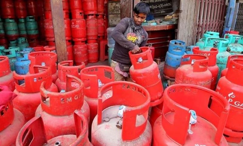 ১২ কেজি এলপিজির দাম বাড়লো ৭৯ টাকা