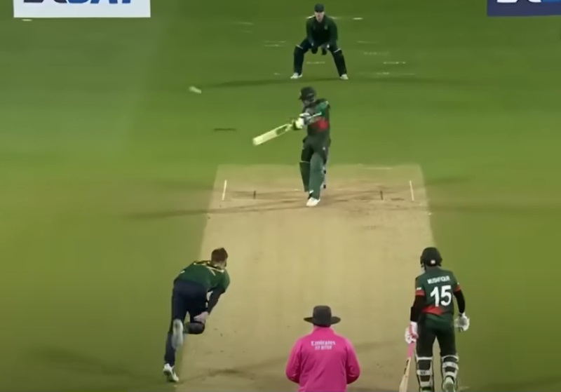 Bangladesh registers stunning victory chasing 320 runs