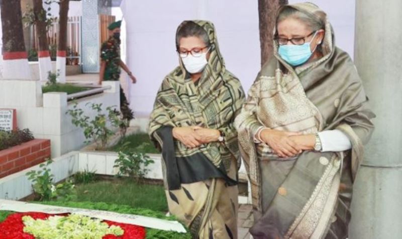 Sheikh Hasina with younger sister at Banani cemetery