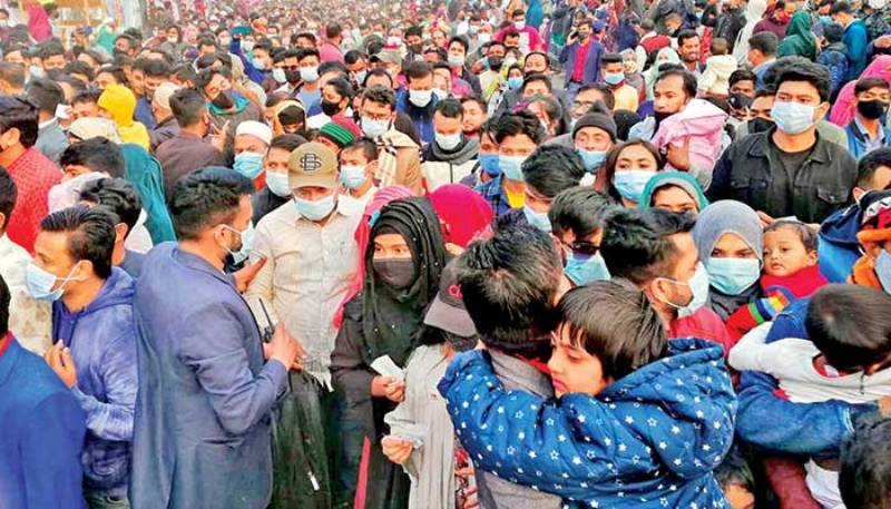 Crowds on the last Friday at the trade fair