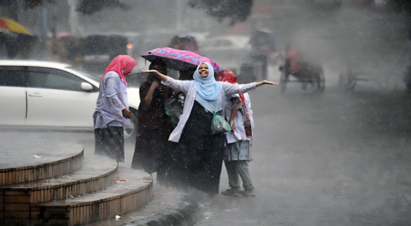 Rains lash Dhaka on Thursday evening