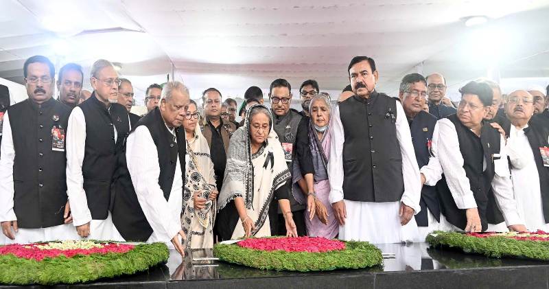 Prime Minister pays tribute at Bangabandhu's tomb in Tungipara