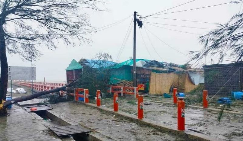 Teknaf, Saint-Martin badly hit by severe cyclone Mocha