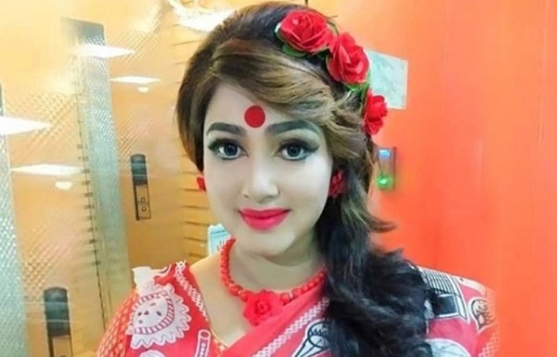 চিত্রনায়িকা একা আর একা নন চিত্রনায়িকা একা আর একা নন