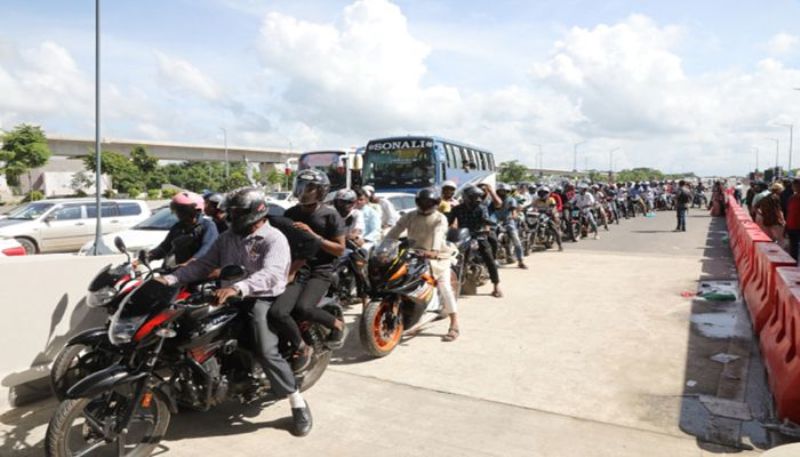 Journalists can ride motorcycles on election day: EC