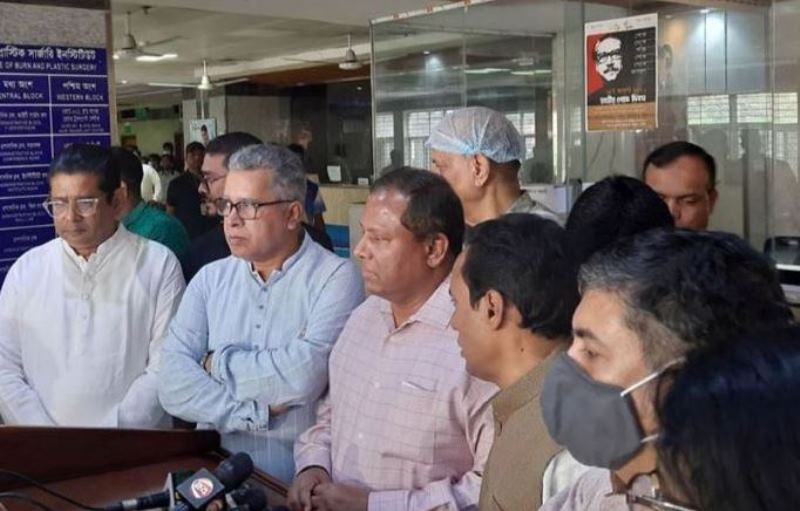 আহতদের দেখতে বার্ন ইনস্টিটিউটে আওয়ামী লীগ প্রতিনিধি দল আহতদের দেখতে বার্ন ইনস্টিটিউটে আওয়ামী লীগ প্রতিনিধি দল