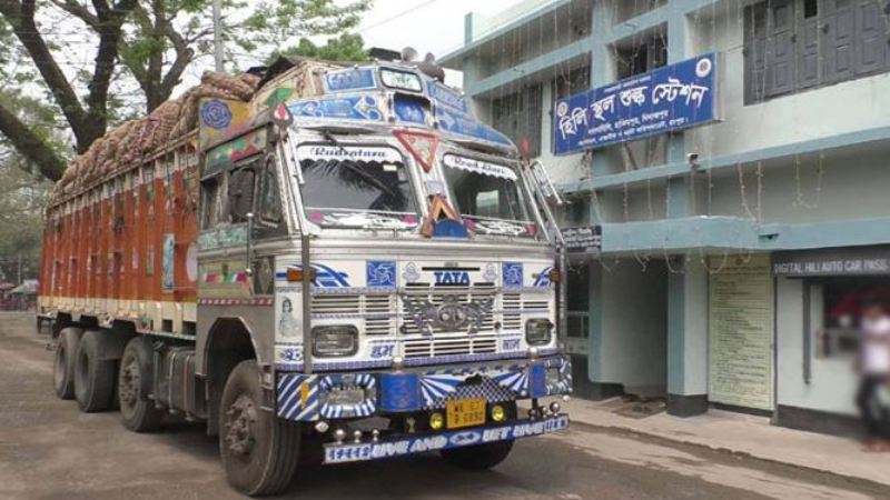 অবশেষে সোনামসজিদ ও হিলি স্থলবন্দর দিয়ে পেঁয়াজ আমদানি শুরু