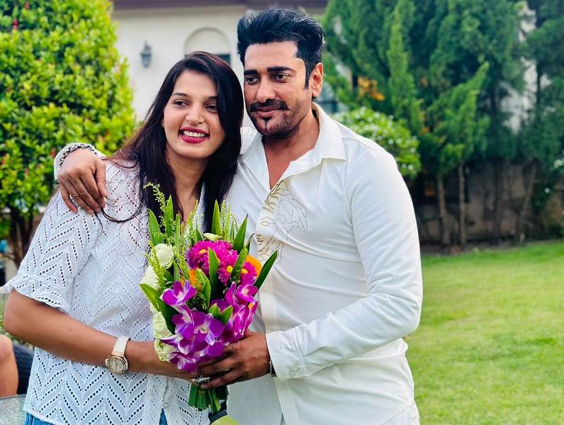 সংসার জীবনের এক যুগ পূর্ণ করলেন তারকা দম্পতি অনন্ত-বর্ষা সংসার জীবনের এক যুগ পূর্ণ করলেন তারকা দম্পতি অনন্ত-বর্ষা