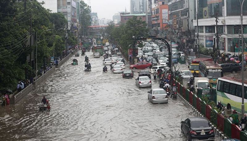 Heavy rains lash Dhaka, announces the arrival of monsoon Heavy rains lash Dhaka, announces the arrival of monsoon