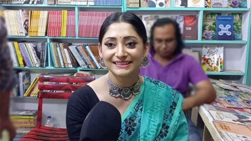 প্রযোজক আজিজের অনুপ্রেরণায় বই লিখবেন পূজা চেরি প্রযোজক আজিজের অনুপ্রেরণায় বই লিখবেন পূজা চেরি