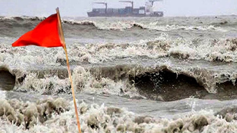 Warning signal no 3 at seaports, rain likely to increase