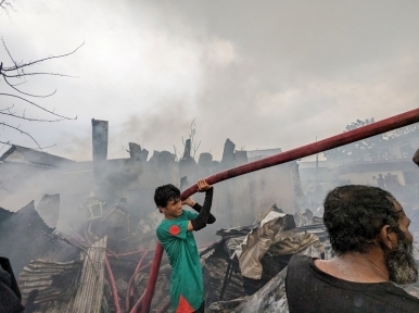 Dhaka: Korail slum gutted in fire