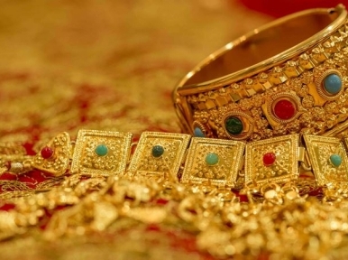 Gold prices hit record high of Tk 1,12,908 per bhori
