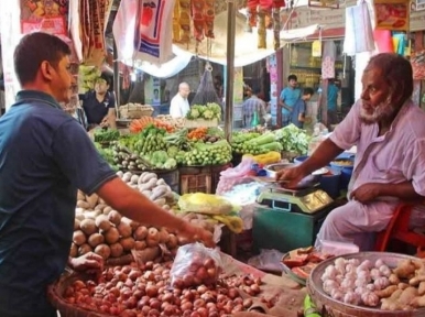 Onion price touches Tk 100/kg in retail markets