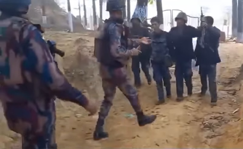 95 Myanmar border guards fleeing rebel attacks enter Bangladesh