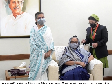 Sheikh Hasina takes COVID-19 vaccine