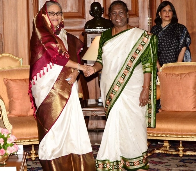 দিল্লিতে ভারতের রাষ্ট্রপতি দ্রৌপদী মুর্মুর সঙ্গে সাক্ষাৎ করেছেন প্রধানমন্ত্রী শেখ হাসিনা