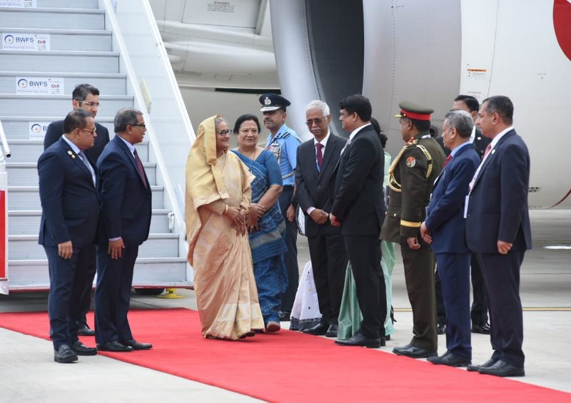 জি-২০ সম্মেলনে যোগ দিতে ভারতের নয়াদিল্লি পৌঁছালেন প্রধানমন্ত্রী শেখ হাসিনা