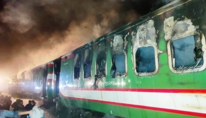 At least 4 killed in suspected arson attack on Benapole Express in Dhaka's Gopibagh